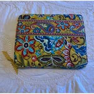 VERA BRADLEY Mylti-colored Quilted Clutch/Cosmetic Bag. 10x8x1